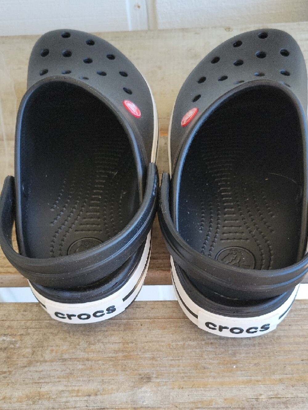 CROCS  Black Clog with White Trim Size 9 Womans Size 7 Mens - Picture 7 of 9